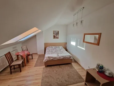 Pokój hotelowy (plik:20251021_090533.webp)