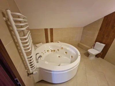 Pokój hotelowy (plik:20251021_090732.webp)