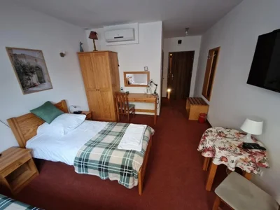 Pokój hotelowy (plik:20251021_090937.webp)