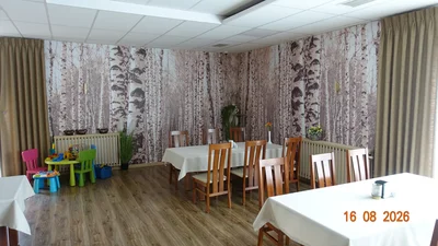 Sala restauracji (plik:Sala_u_Holosia_sierpien_2026_-_1.webp)